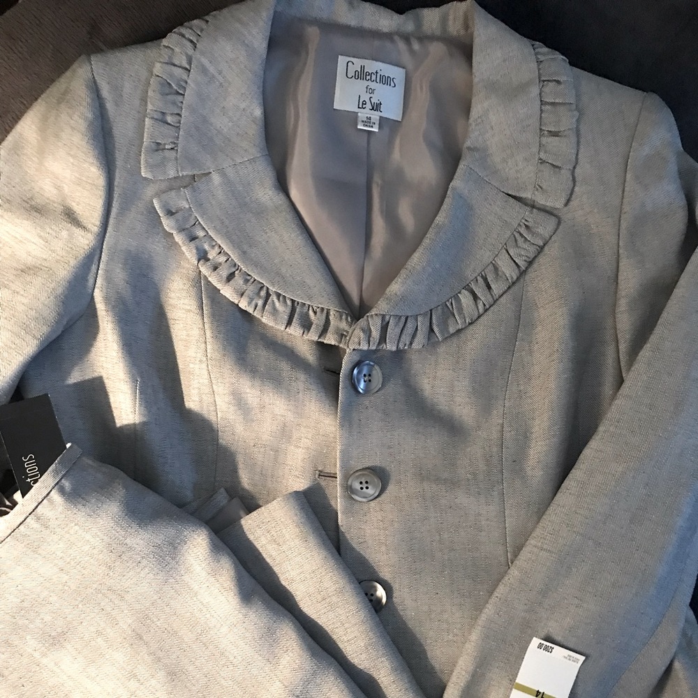 Beautiful Gray Suit by Collections for Le Suit